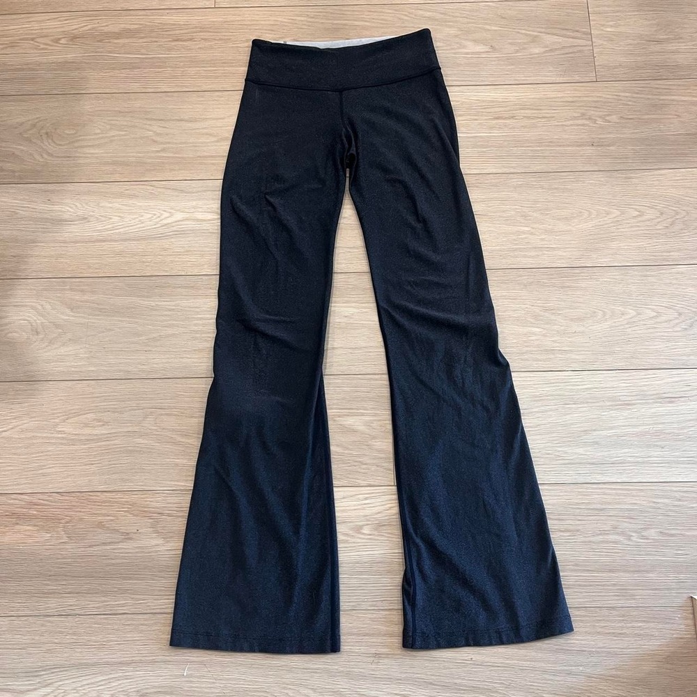 Lululemon Grey Y2K Groove Flare Low Rise Yoga Pants Women 4 Balletcore Sporty